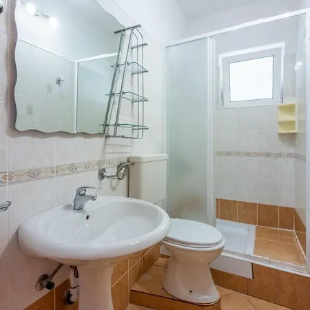 Studio-apartment Mit Meerblick By Interhome